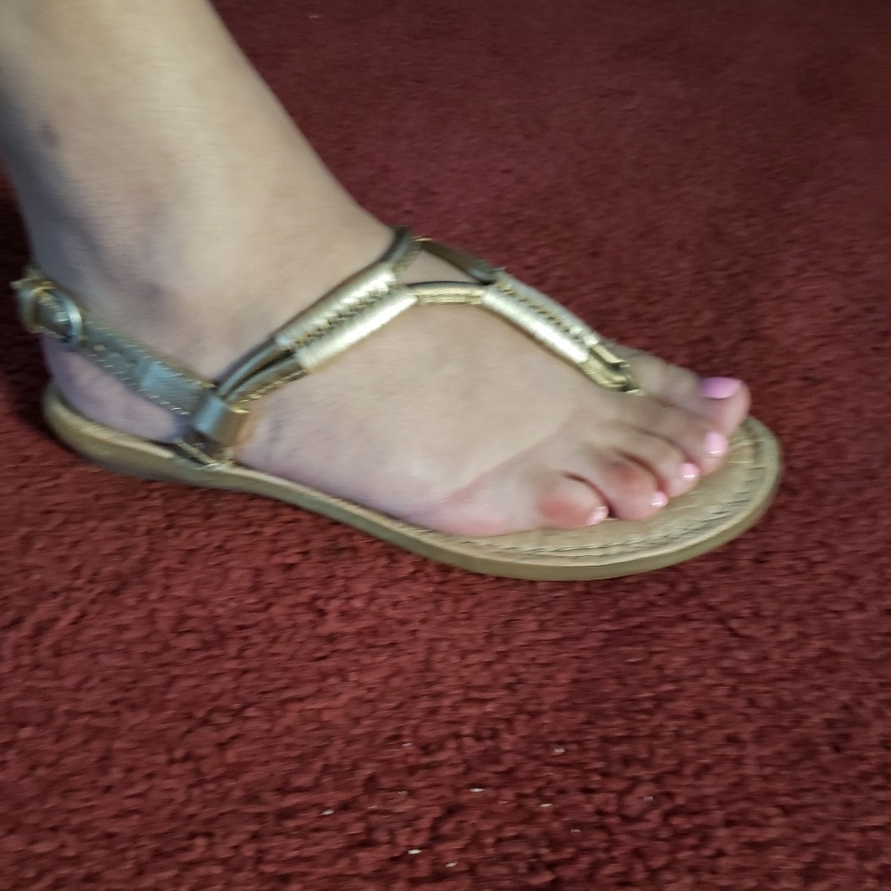 B o.C. T strap sandal